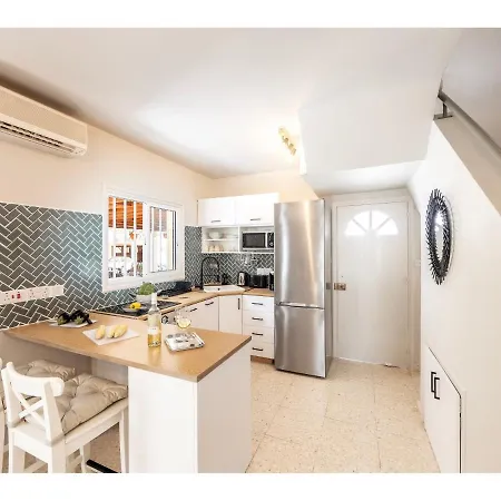 Anas Kiti Seaside וילה Meneou