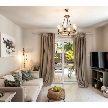 Anas Kiti Seaside Meneou