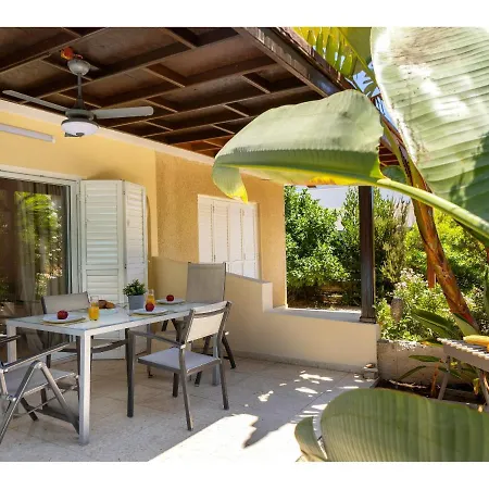 Anas Kiti Seaside Villa *