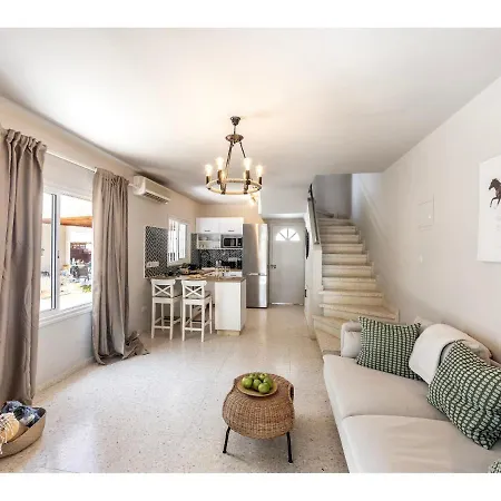 Anas Kiti Seaside Villa *