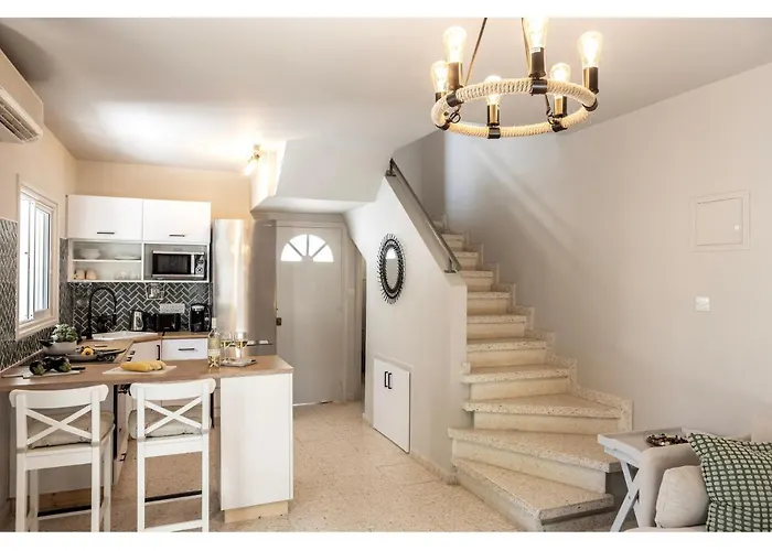 Anas Kiti Seaside Meneou