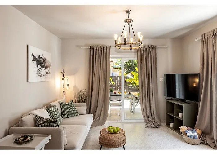 Anas Kiti Seaside Meneou